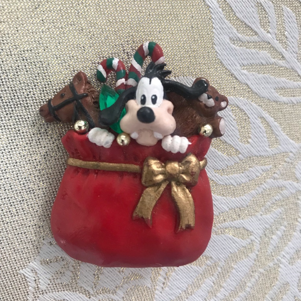 Disney vintage Christmas pin